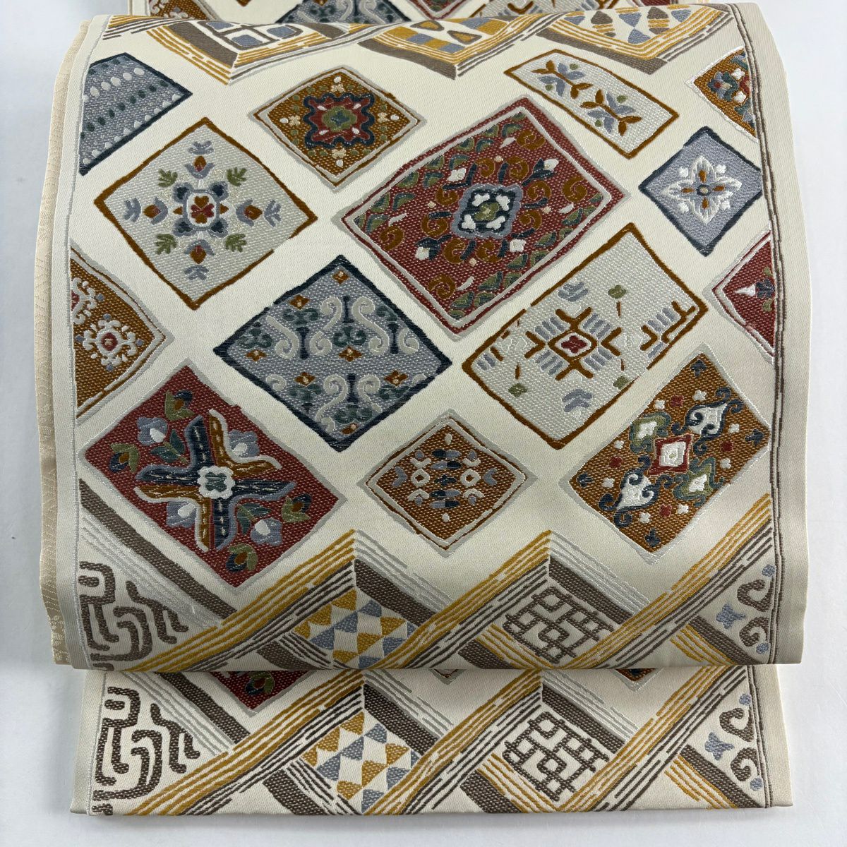 【美品】 袋帶 秀品級 華紋 草花紋 金絲 唐織 米色 六通 純蠶絲