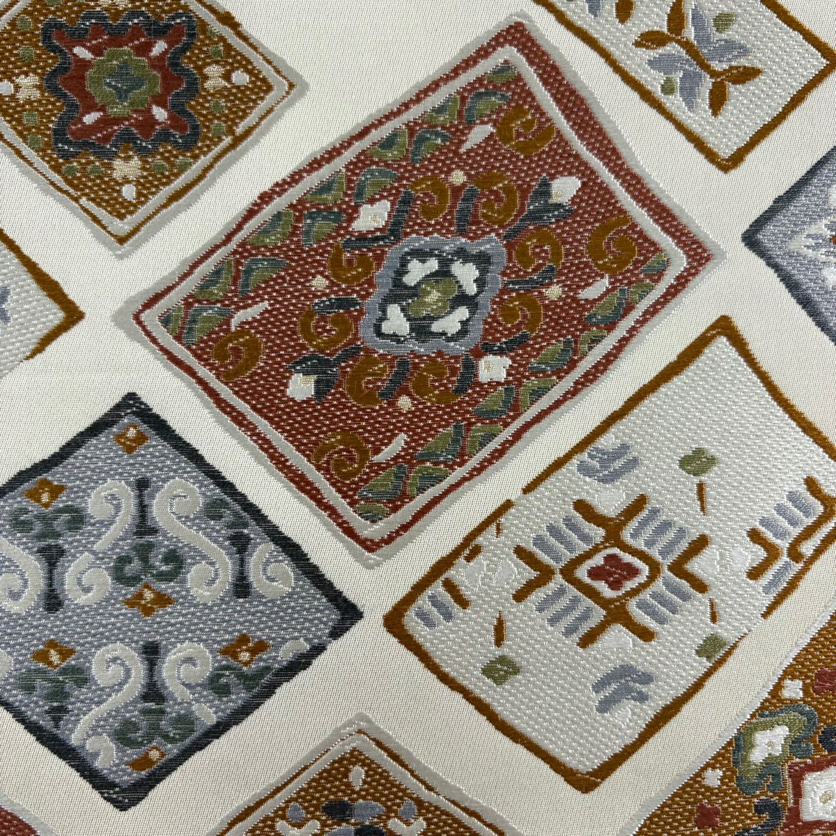 【美品】 袋帶 秀品級 華紋 草花紋 金絲 唐織 米色 六通 純蠶絲
