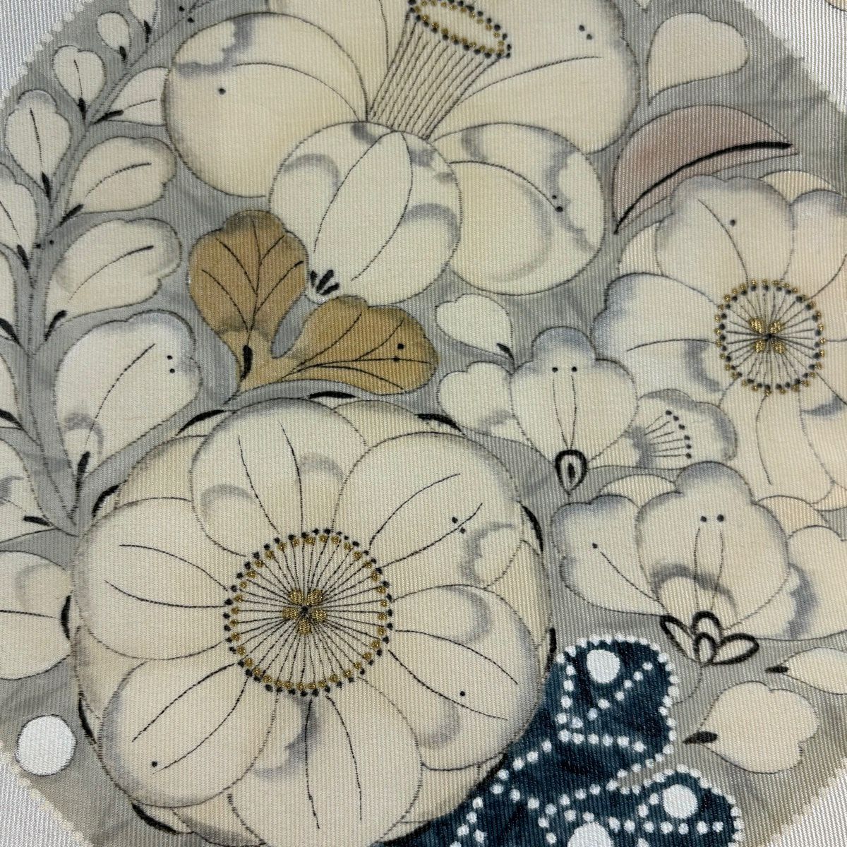 【美品】 名古屋帶 秀品級 有落款 八寸名古屋帶 辻花染 金彩裝飾 灰白 純蠶絲