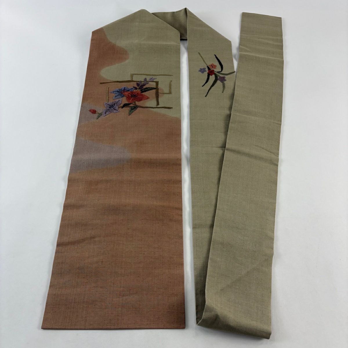 【美品】 名古屋帶 秀品級 紬織織 枝花 霞 刺繡 紅茶 純蠶絲