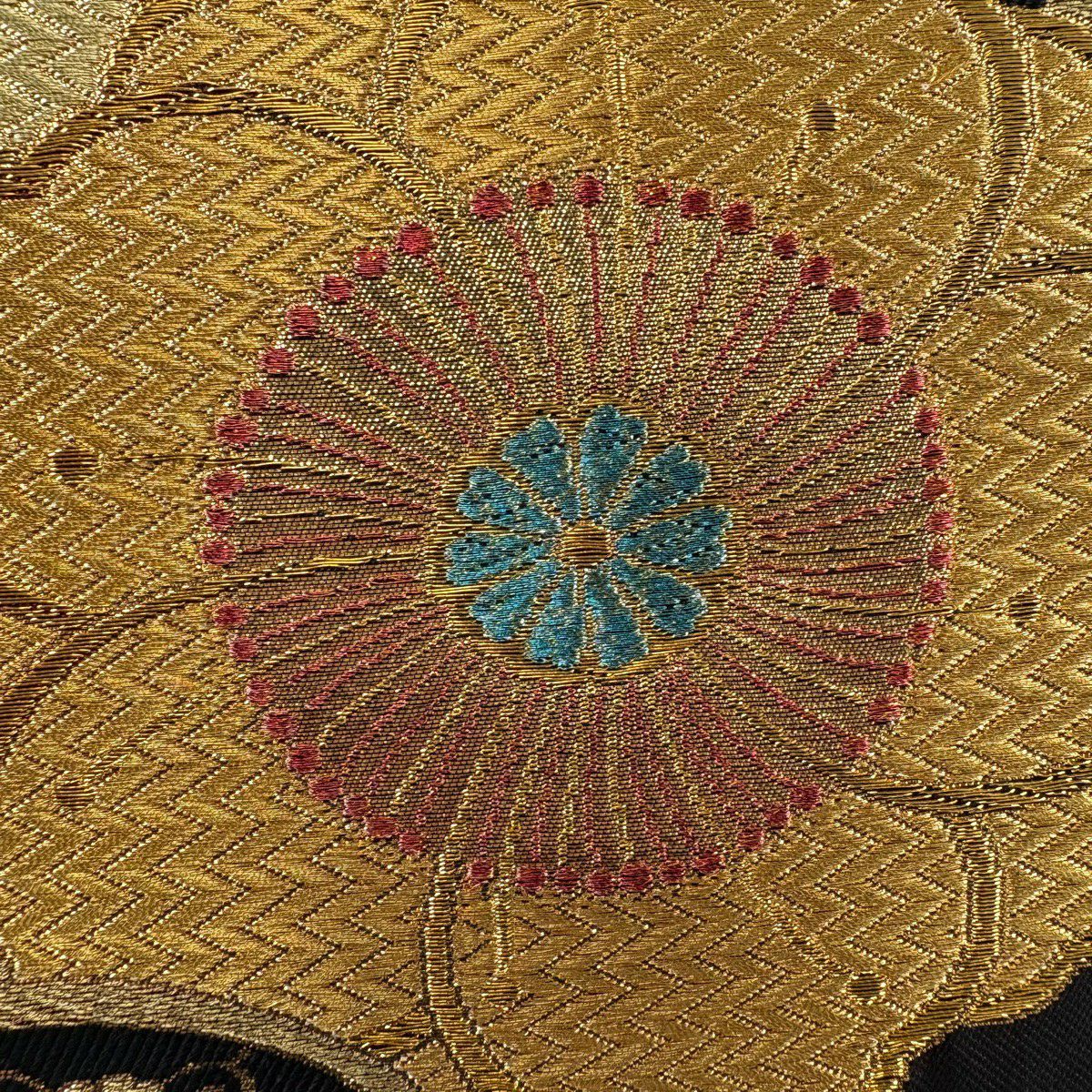 【美品】 袋帶 秀品級 振袖禮服禮服用 草花紋紋 波 金銀彩 金金箔 黑 六通 純蠶絲