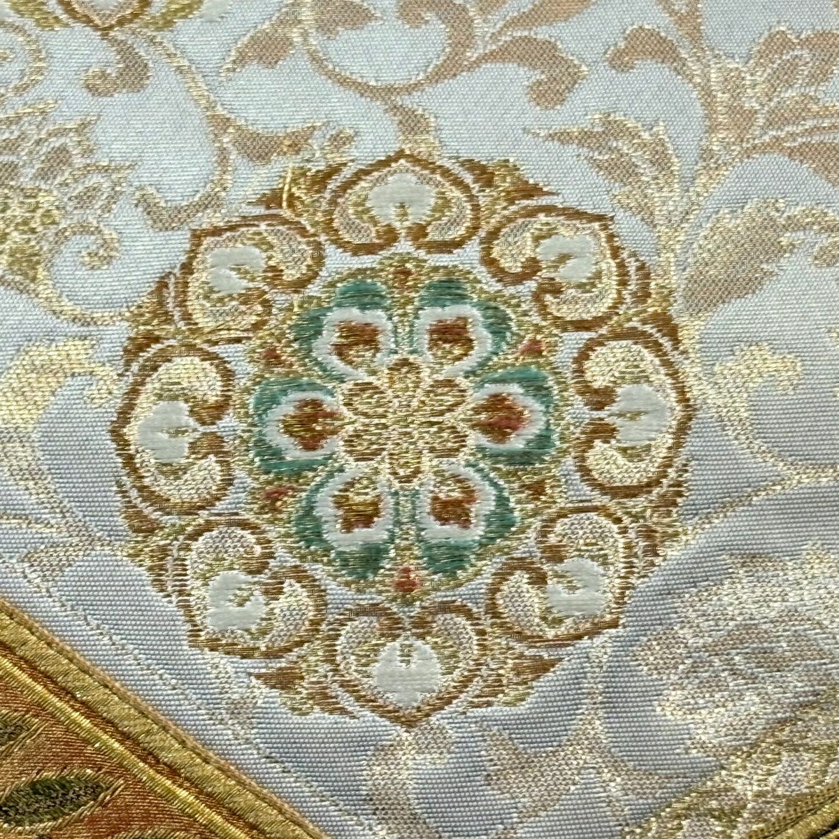 袋帶 名品級 じゅらく 落款あり 華紋 花唐草紋 金糸 金金箔 灰茶 お太鼓柄 純蠶絲