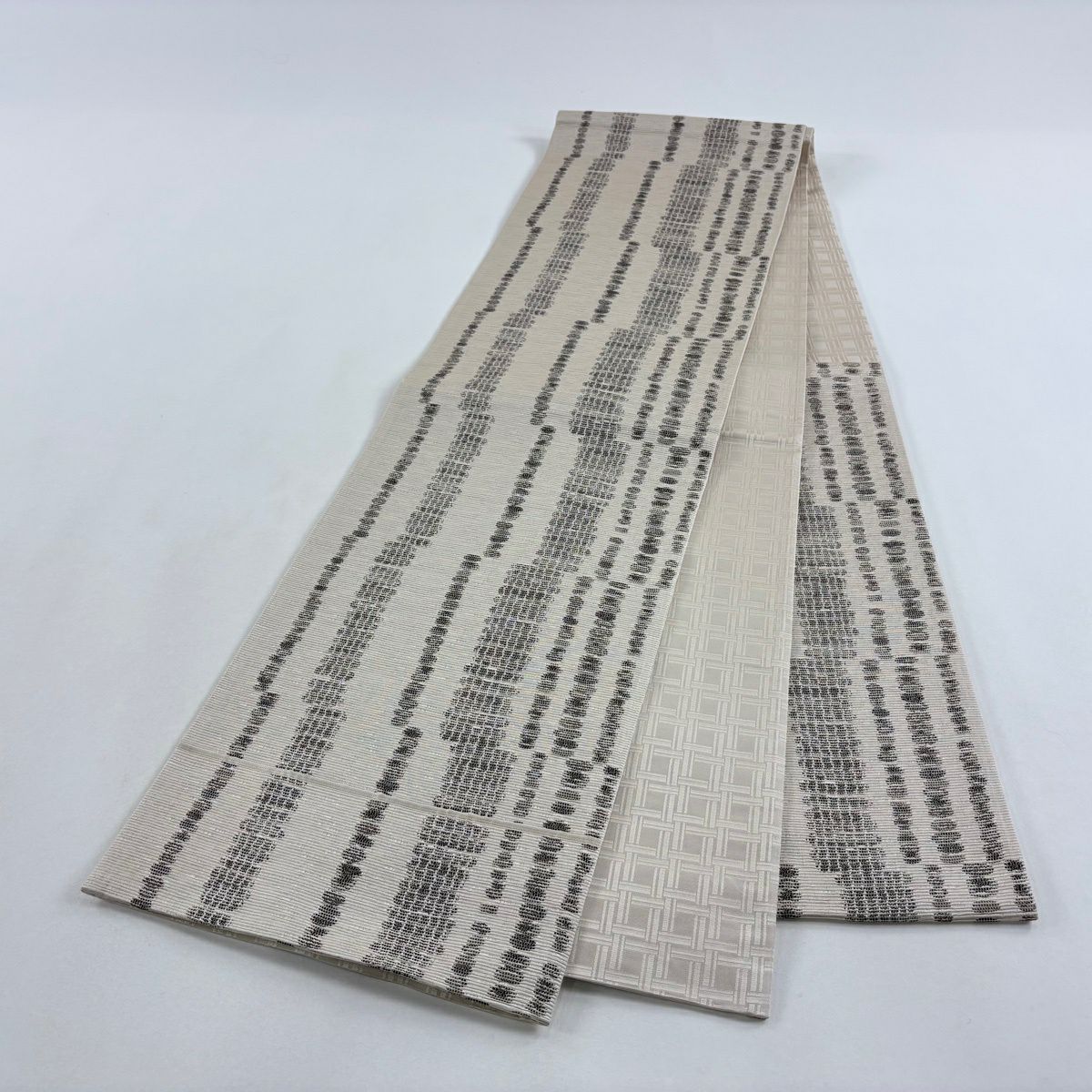 【美品】 袋帶 名品級 幾何圖案 米色 六通 純蠶絲