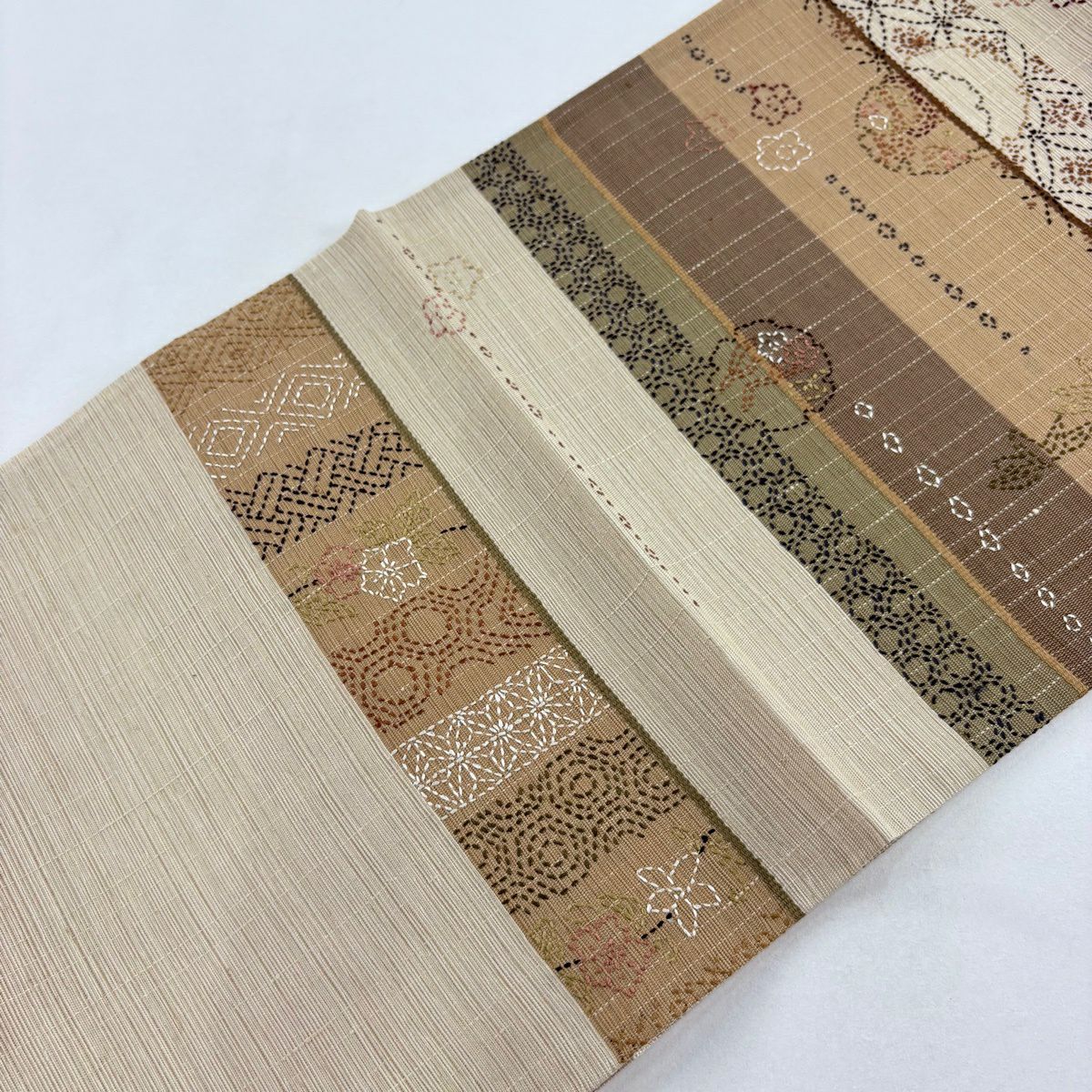 【美品】 袋帶 名品級 夏帶 雪輪 有職紋樣 刺繡 米色 お太鼓柄 純蠶絲