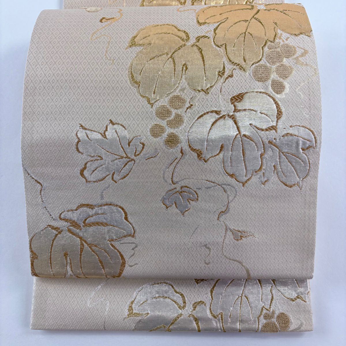 【美品】 袋帶 名品級 葡萄唐草紋 金絲 金金箔 米色 六通 純蠶絲