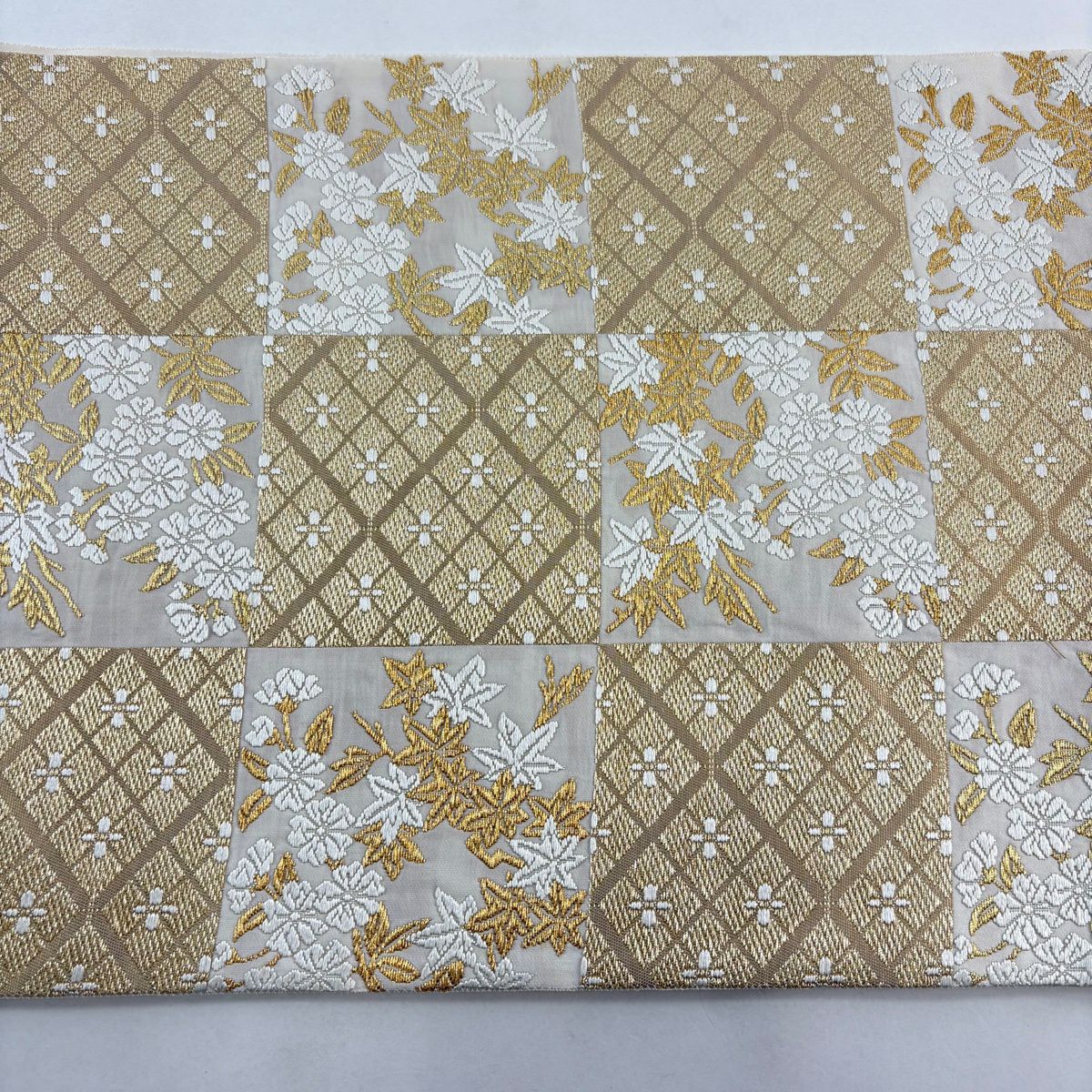 袋帶 逸品級 山口美術織物 落款 花菱雲錦文 市松樹 草花紋 唐織 金糸 奶油 六通 純蠶絲