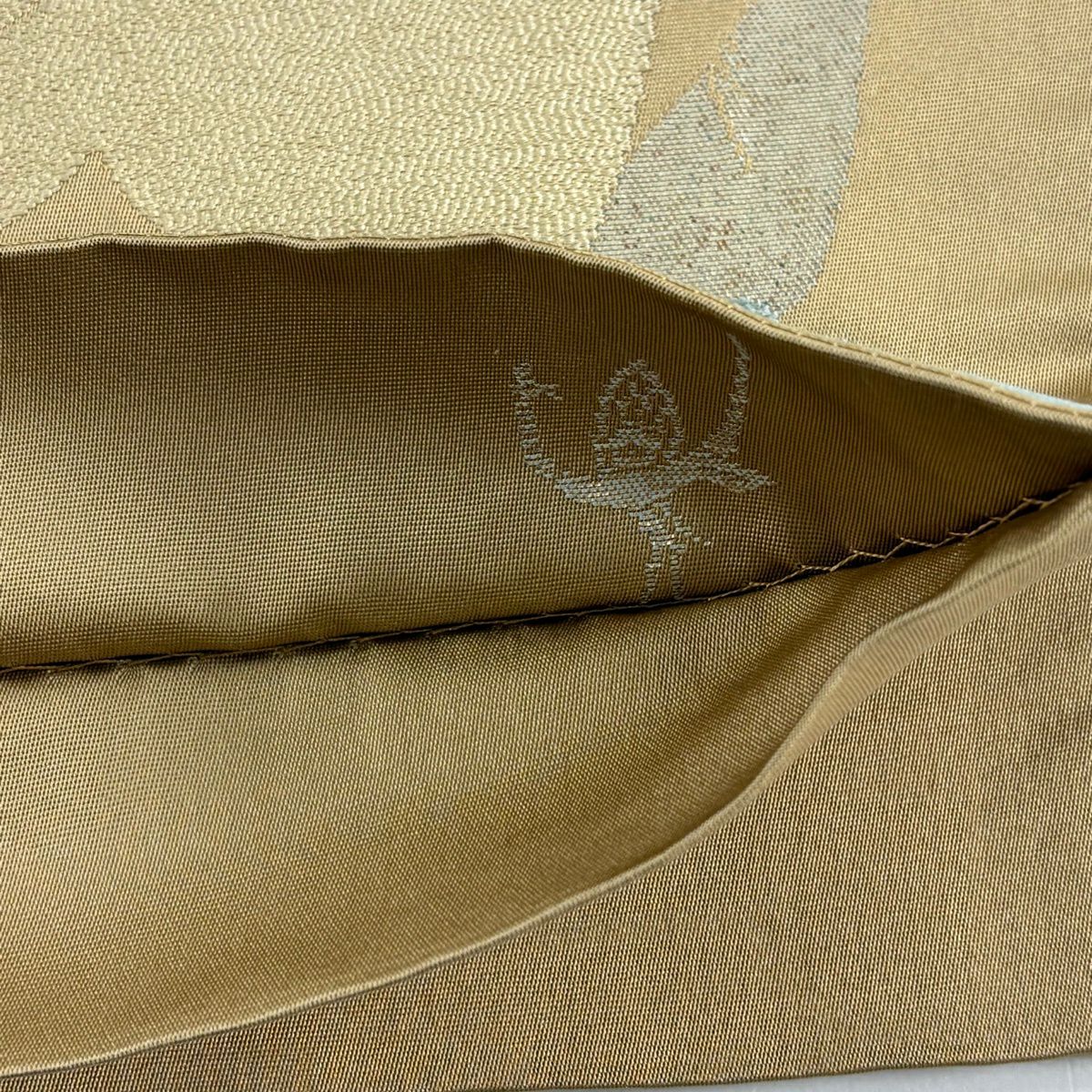 袋帶 逸品級 白綾苑大庭 落款あり 關西仕立 草花紋紋 金金箔 黃土 深藍色 六通 純蠶絲