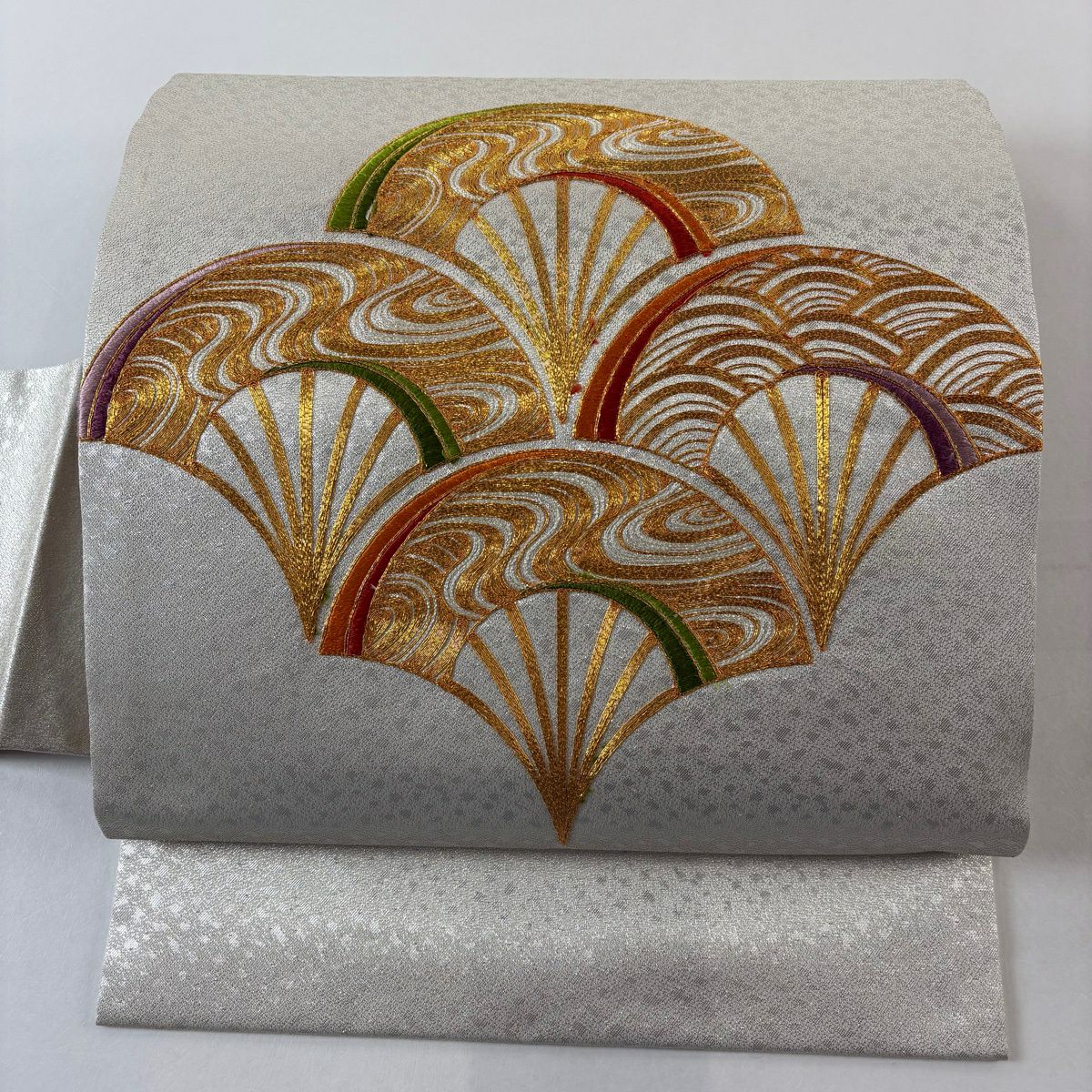 【美品】 名古屋帶 優品級 扇子形 青海波 金絲 刺繡 銀 純蠶絲