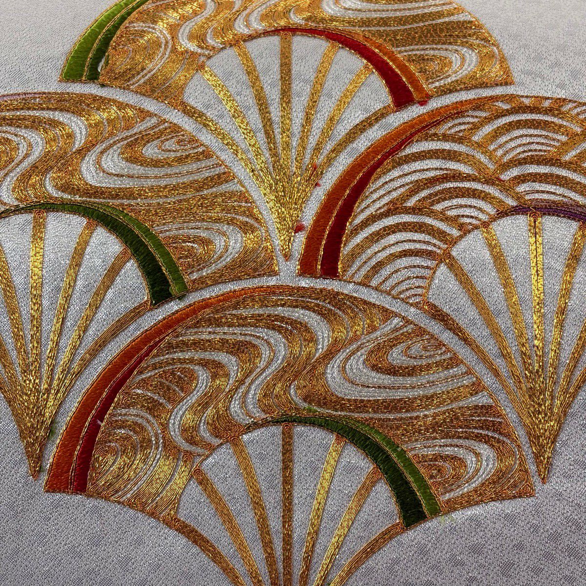 【美品】 名古屋帶 優品級 扇子形 青海波 金絲 刺繡 銀 純蠶絲