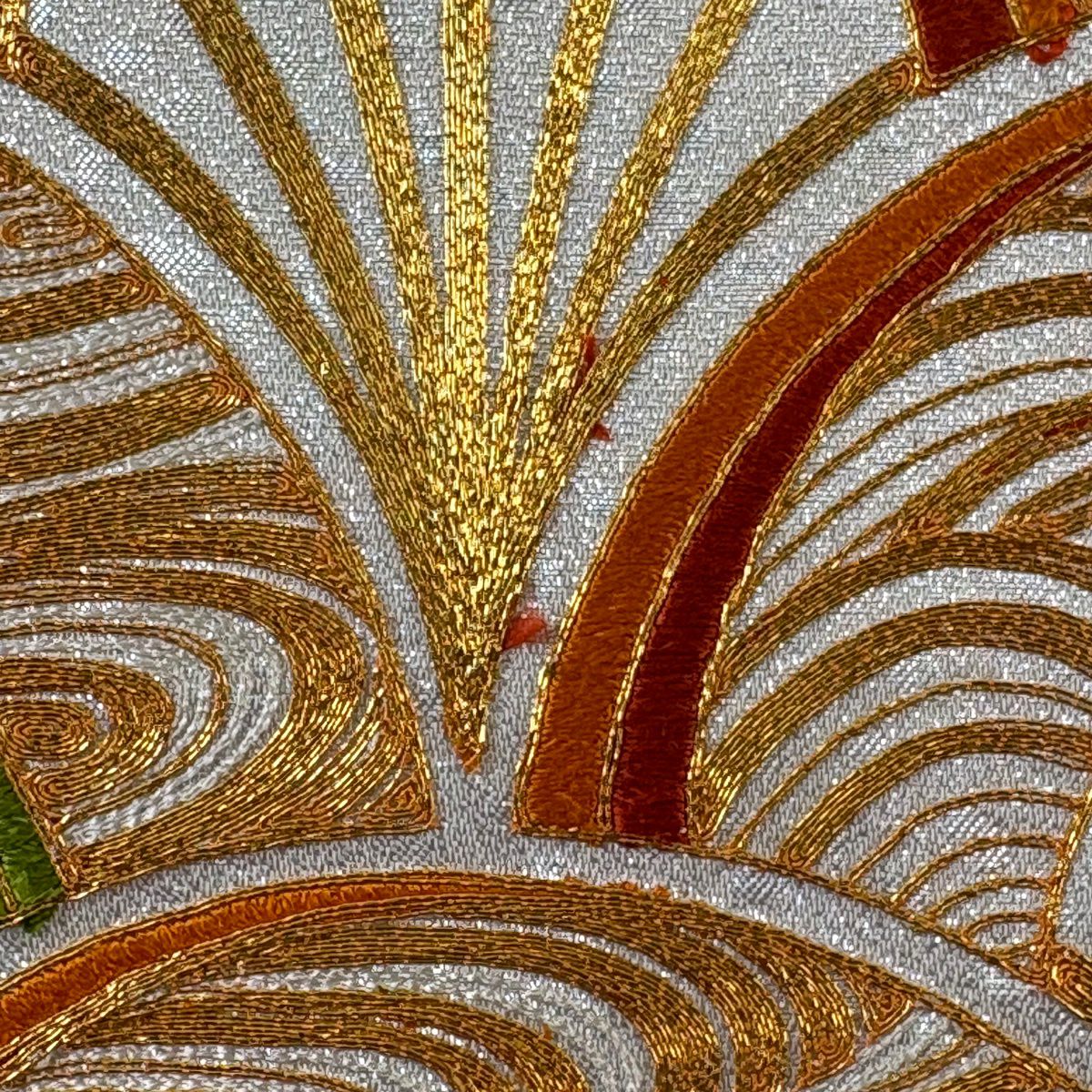 【美品】 名古屋帶 優品級 扇子形 青海波 金絲 刺繡 銀 純蠶絲