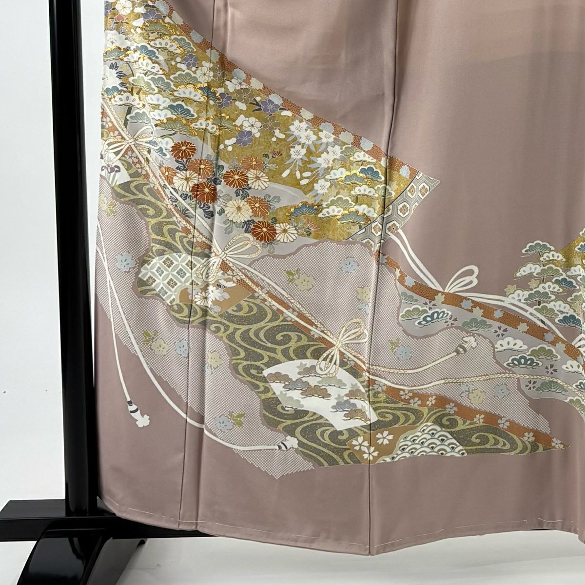 色留袖禮服 身長161cm 袖長62cm S 雙層 菊花 松樹 金絲 金銀彩 粉米色 純蠶絲 名品級 三つ紋