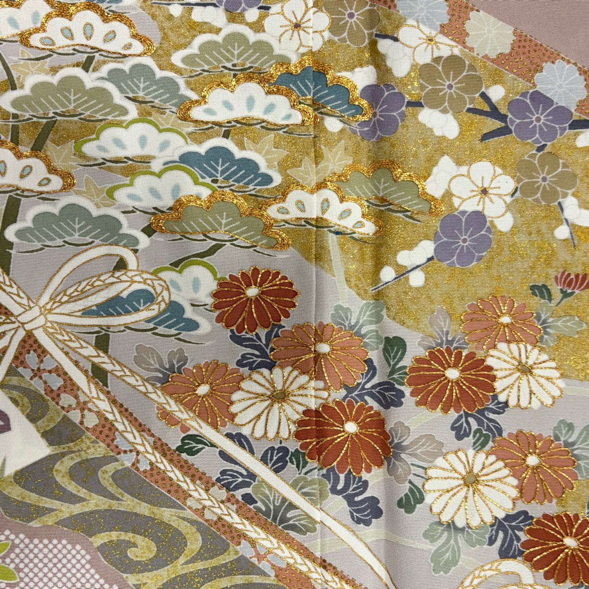 色留袖禮服 身長161cm 袖長62cm S 雙層 菊花 松樹 金絲 金銀彩 粉米色 純蠶絲 名品級 三つ紋