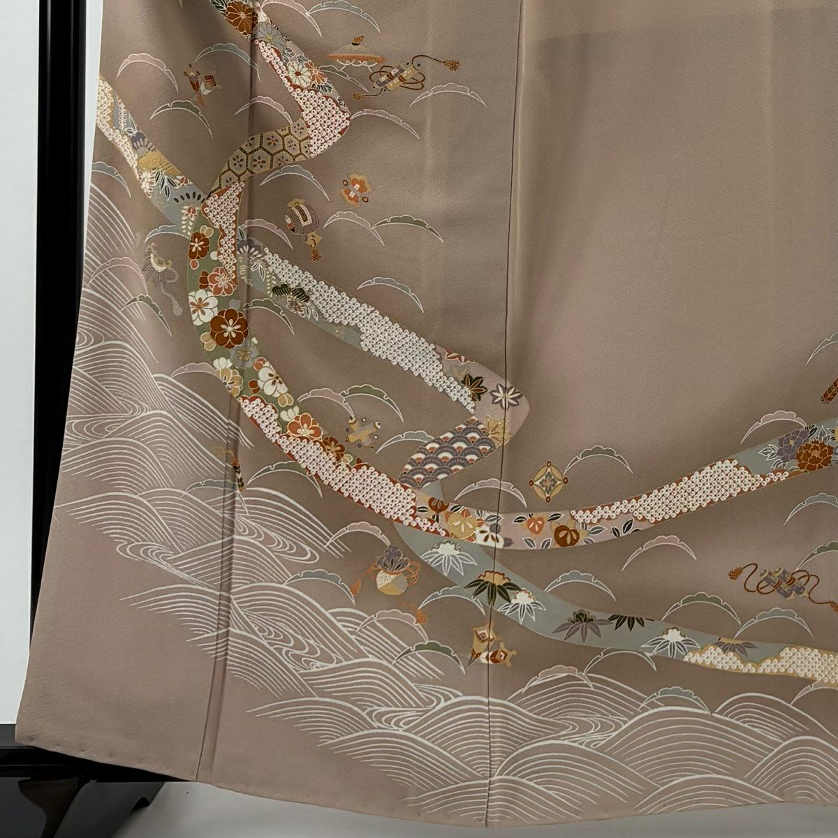 色留袖禮服 身長163.5cm 袖長65.5cm M 雙層 蔓帶 寶盡くし 金銀彩 漸層 淡茶 純蠶絲 優品級
