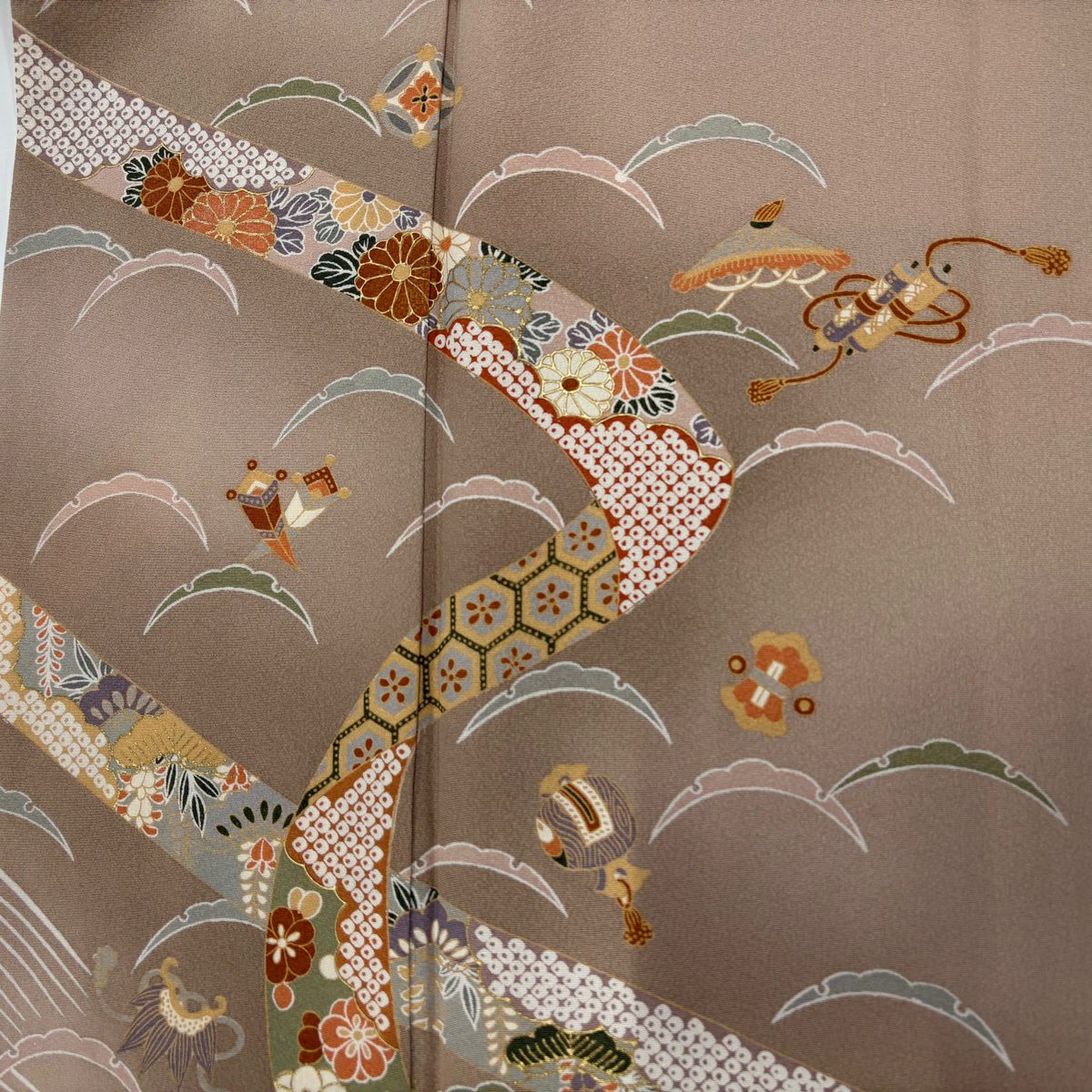 色留袖禮服 身長163.5cm 袖長65.5cm M 雙層 蔓帶 寶盡くし 金銀彩 漸層 淡茶 純蠶絲 優品級