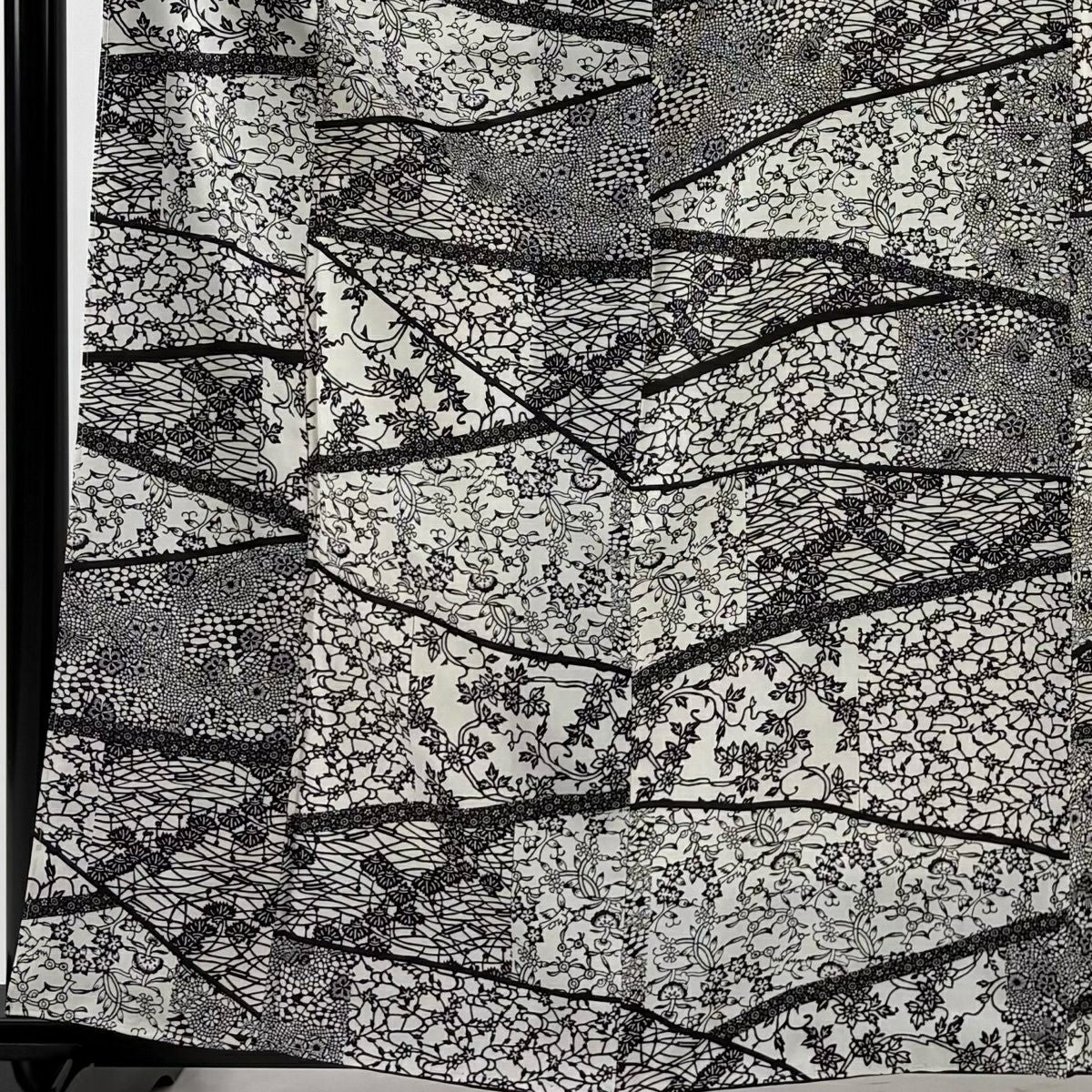【美品】 小紋 身長162cm 袖長63cm S 雙層 大島紬織地 證書齊全 草花紋紋 鳥 灰白 純蠶絲 名品級