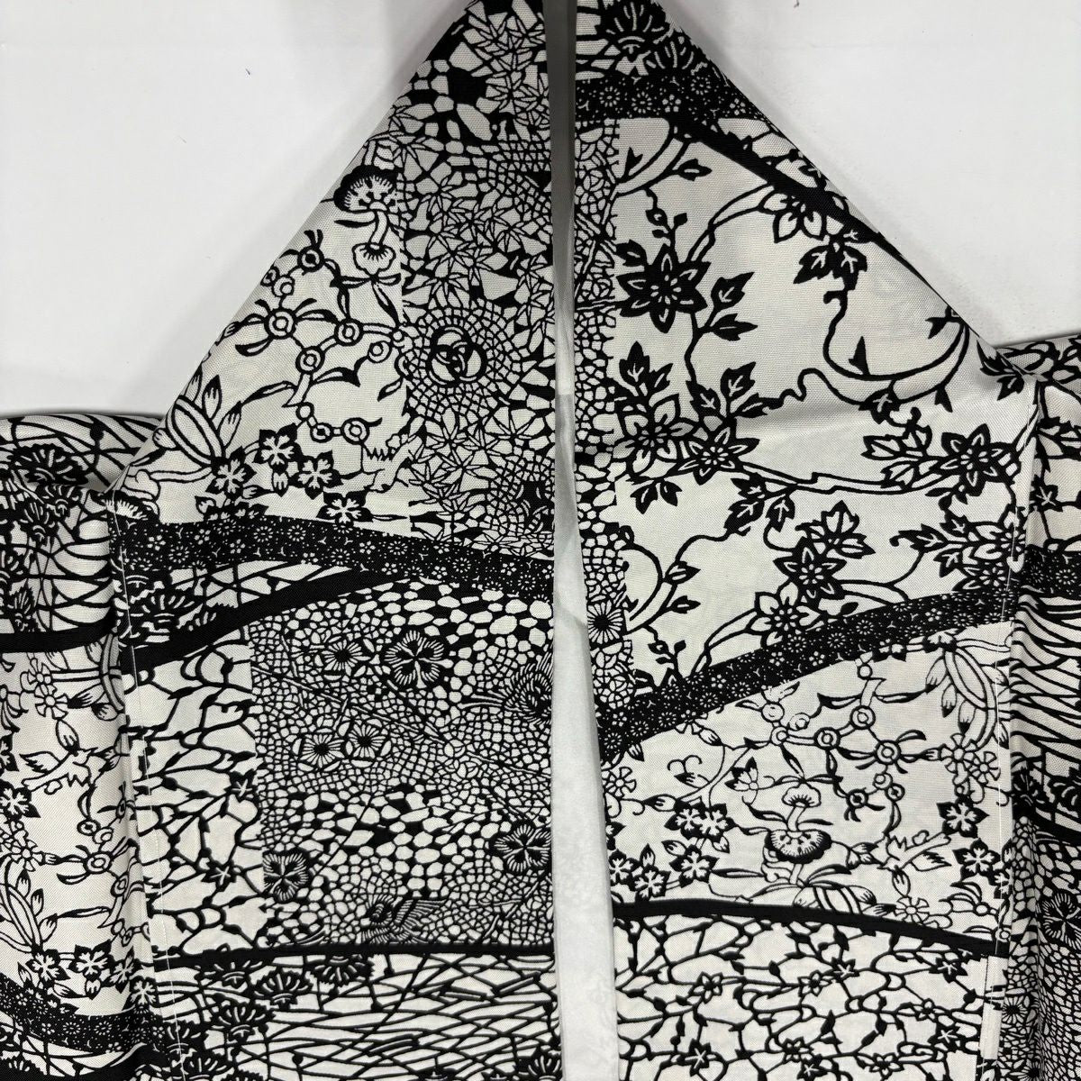 【美品】 小紋 身長162cm 袖長63cm S 雙層 大島紬織地 證書齊全 草花紋紋 鳥 灰白 純蠶絲 名品級
