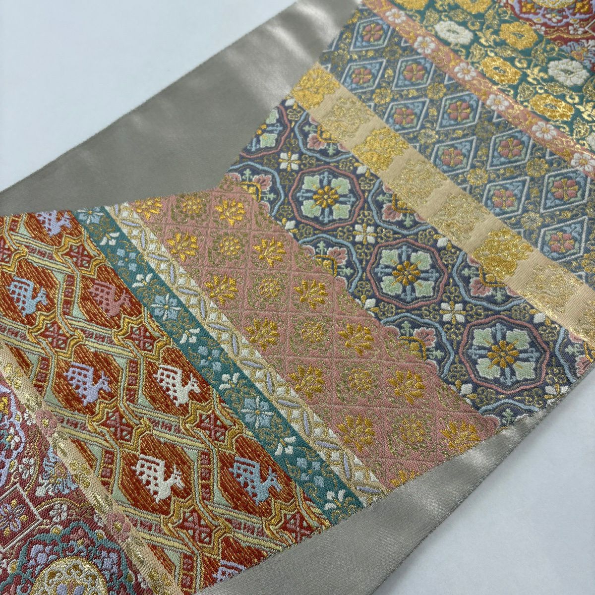 【美品】 袋帶 秀品級 有栖川文 華紋 刺繡 金金箔 灰色 六通 純蠶絲