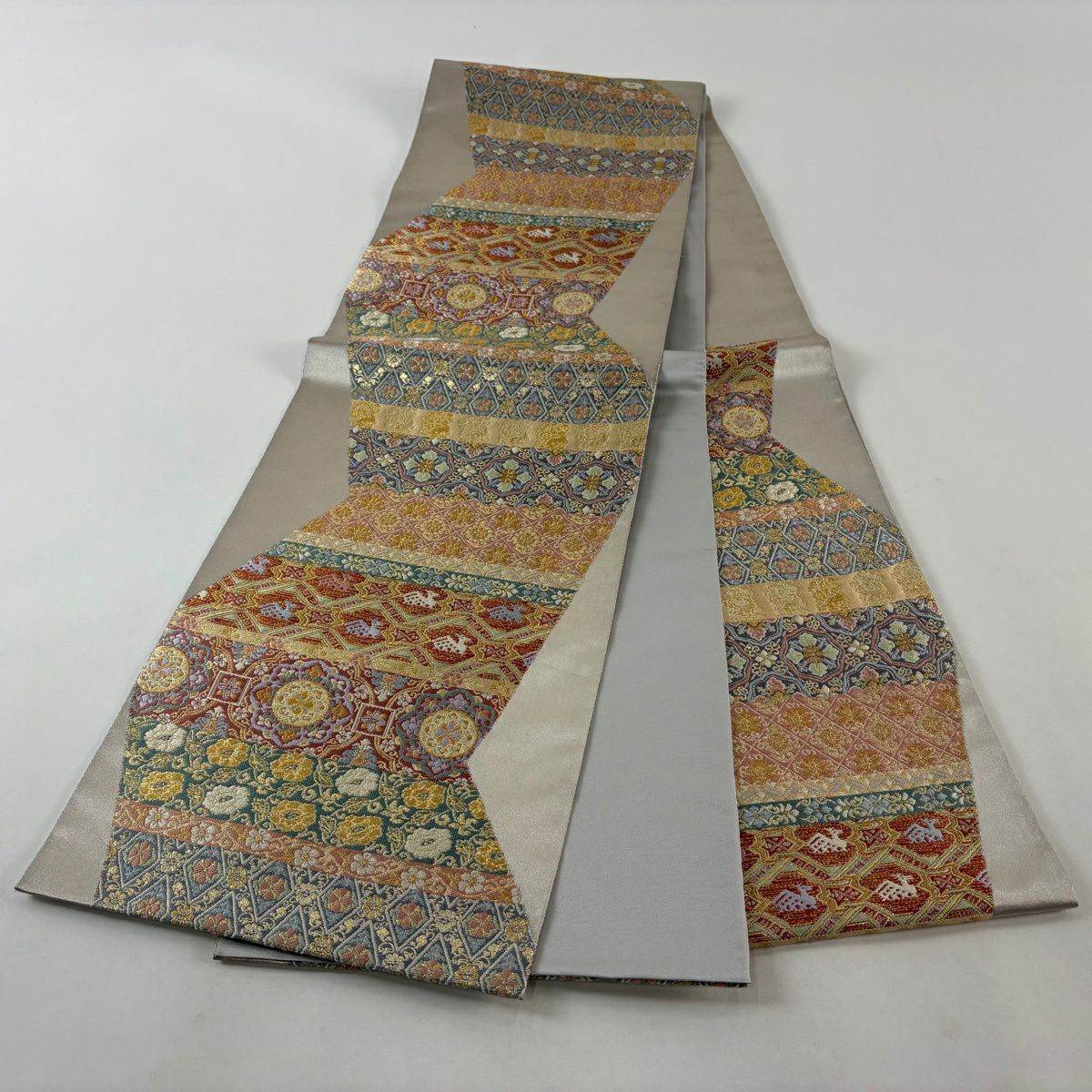 【美品】 袋帶 秀品級 有栖川文 華紋 刺繡 金金箔 灰色 六通 純蠶絲