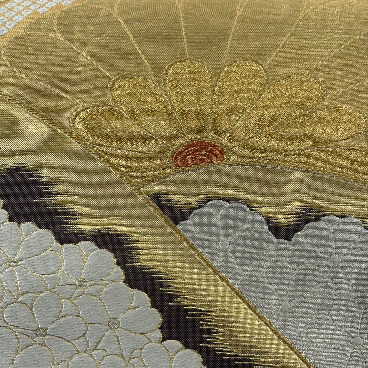【美品】 袋帶 秀品級 菊花花 金銀彩 刺繡 金色 六通 純蠶絲