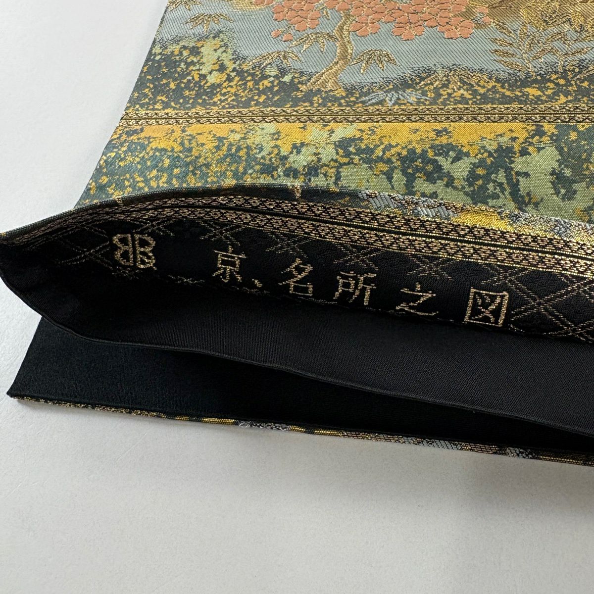【美品】 袋帶 秀品級 服部織物 落款あり 京名所之圖 建物 金銀彩 刺繡 綠 お太鼓柄 純蠶絲