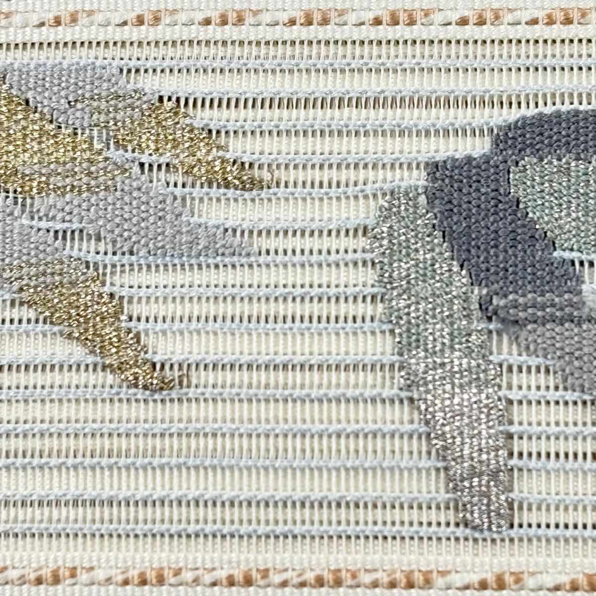 【美品】名古屋帶 秀品級 夏帶 絽 八寸名古屋帶 松樹葉仕立 葉 縞 金銀彩 金金箔 米色 純蠶絲