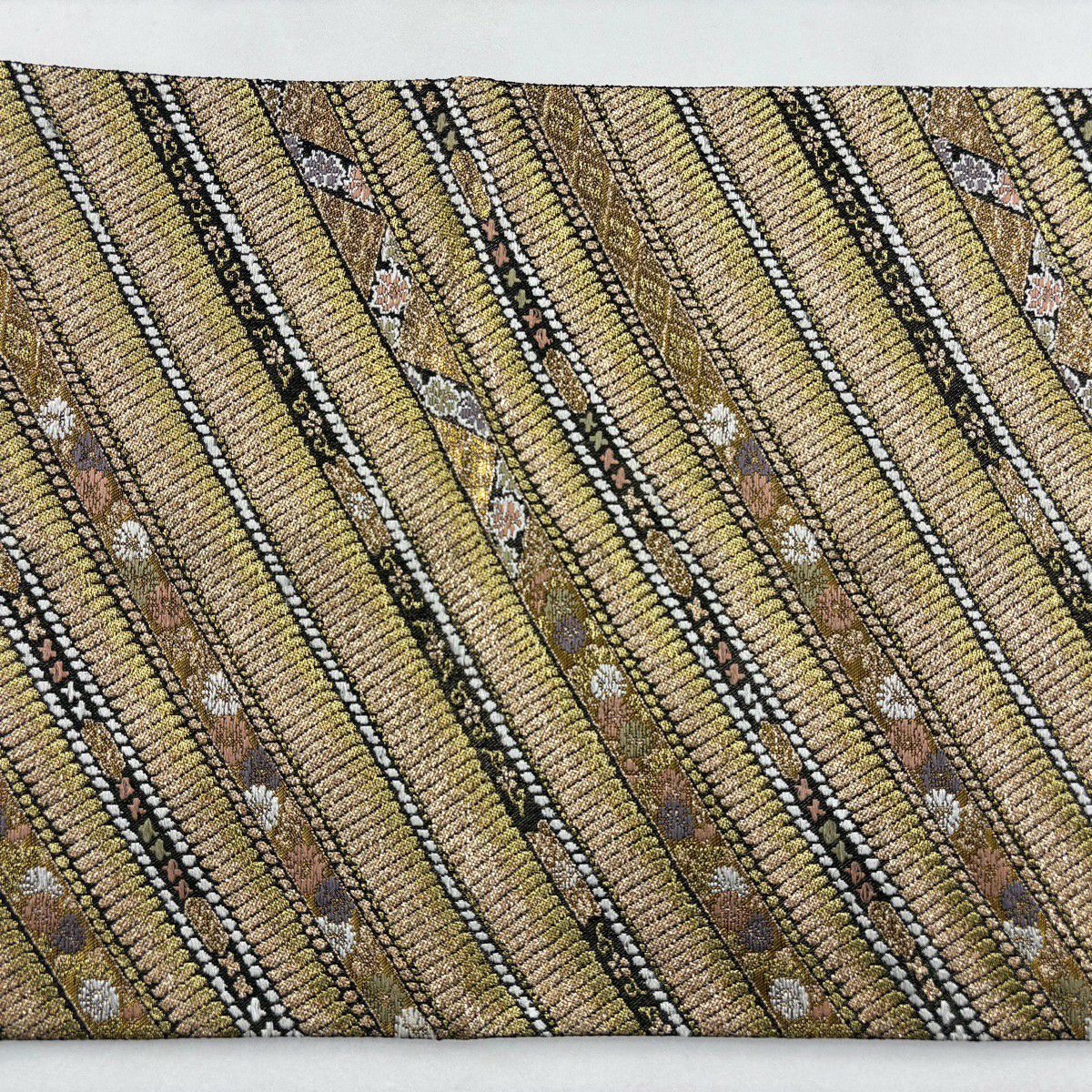 【美品】 袋帶 秀品級 斜紋 草花紋紋 金絲 金金箔 金色 六通 純蠶絲