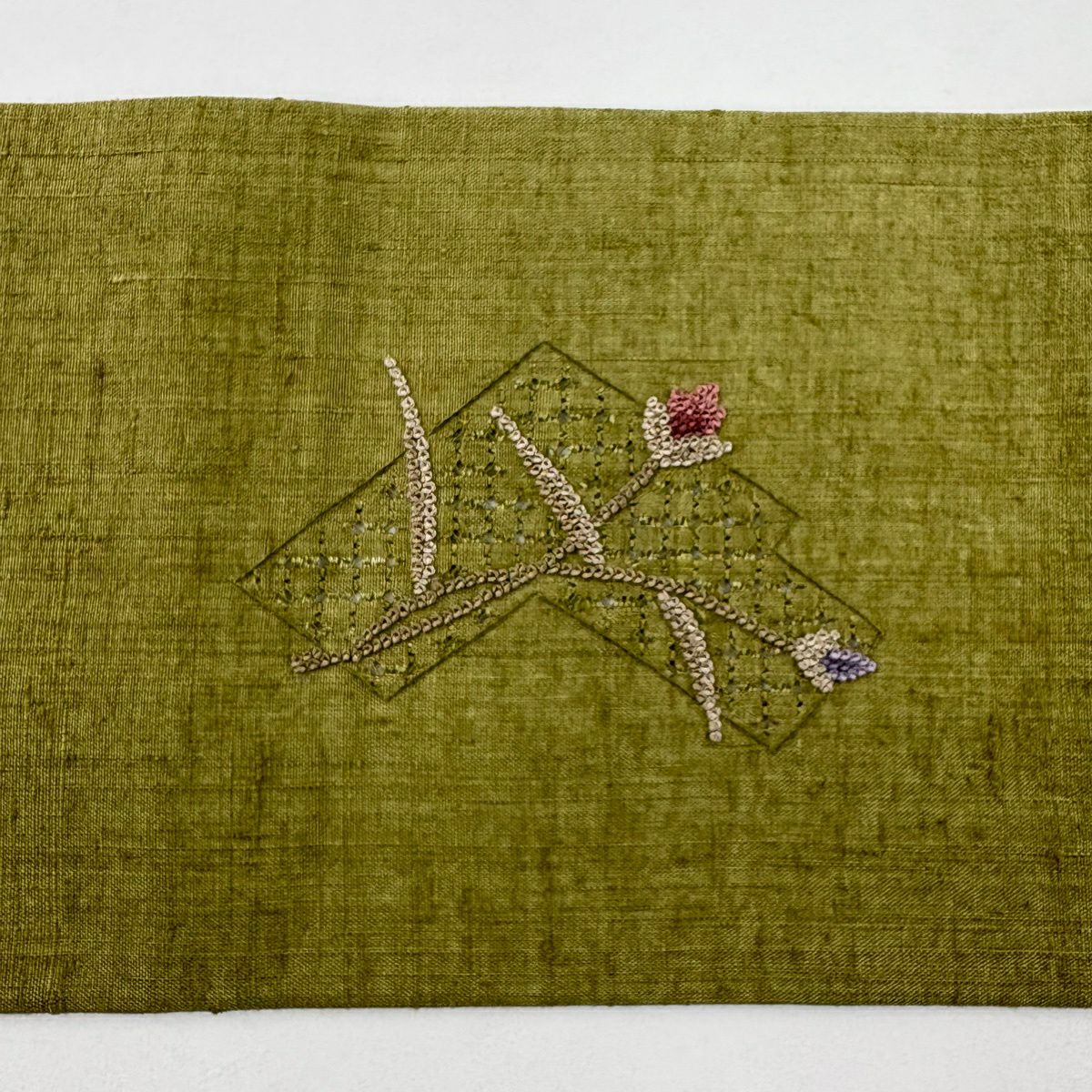 【美品】 名古屋帶 優品級 紬織織 草花紋紋 刺繡 鶯色 純蠶絲