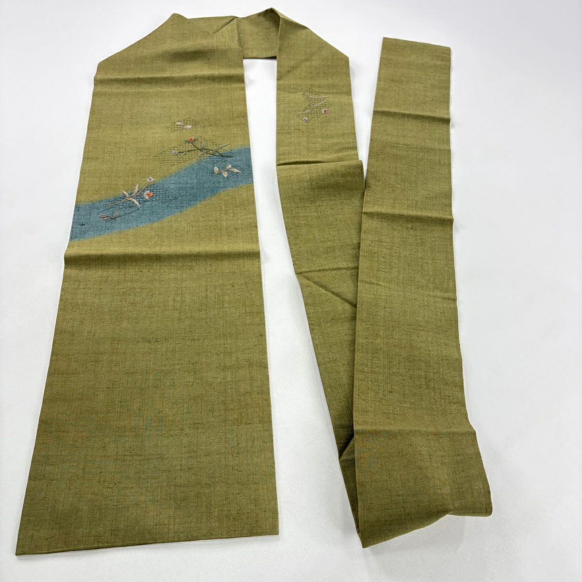 【美品】 名古屋帶 優品級 紬織織 草花紋紋 刺繡 鶯色 純蠶絲