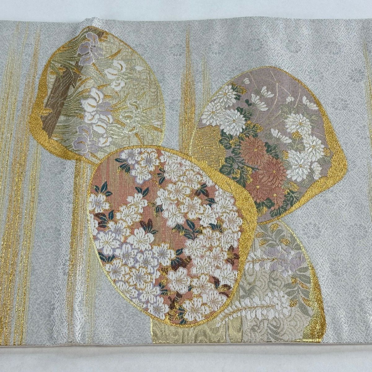 【美品】 袋帶 名品級 貝合草花紋 金銀彩 金金箔 灰色 大鼓圖案 純蠶絲