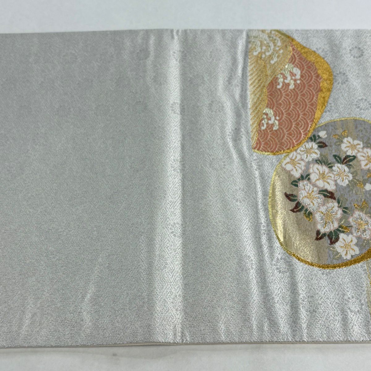 【美品】 袋帶 名品級 貝合草花紋 金銀彩 金金箔 灰色 大鼓圖案 純蠶絲