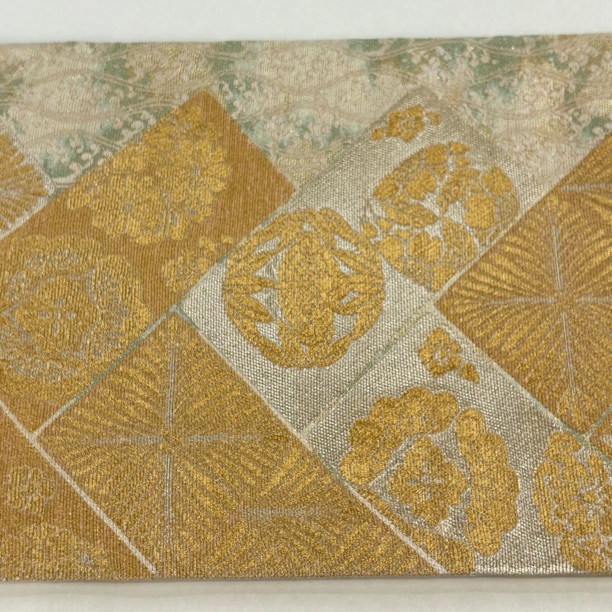 【美品】 袋帶 名品級 輪奈織 花丸紋 若松樹 金銀彩 金 六通 純蠶絲