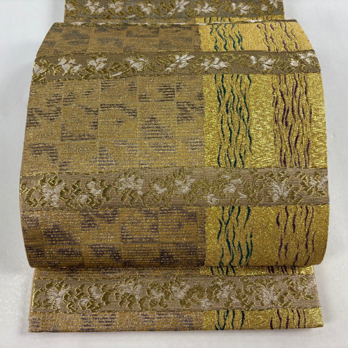 【美品】 袋帶 名品級 草花紋 金糸 金金箔 金 六通 純蠶絲