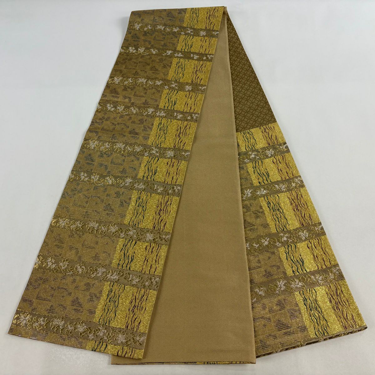 【美品】 袋帶 名品級 草花紋 金糸 金金箔 金 六通 純蠶絲