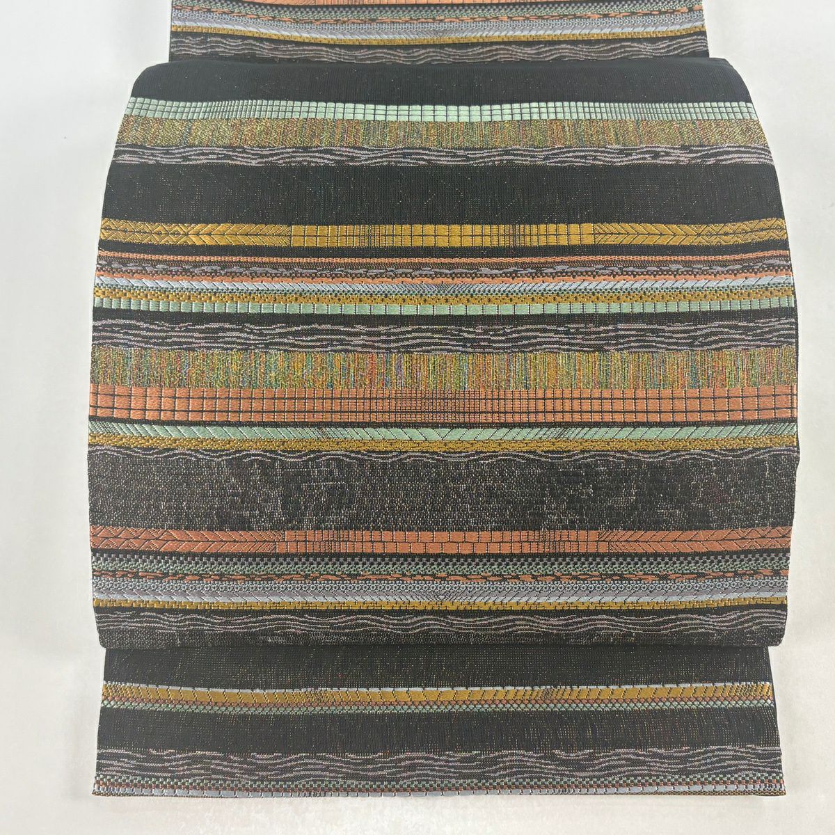 【美品】 袋帶 名品級 大島紬織織入袋帶 縞 幾何學 金絲 黑 六通 純蠶絲