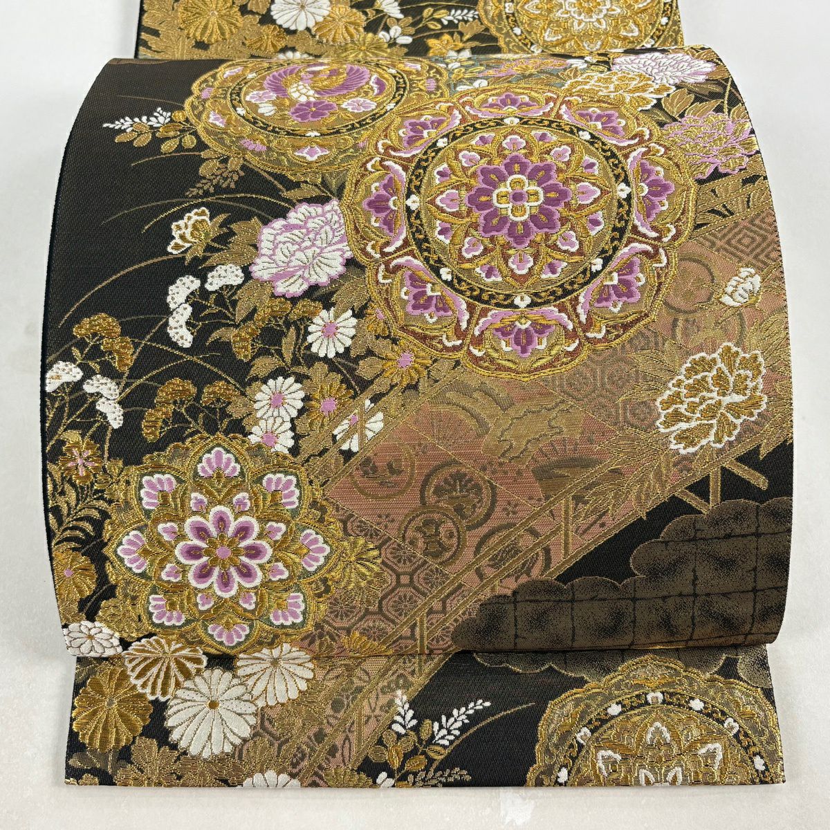【美品】 袋帶 逸品級 じゅらく 落款あり じゅらく帝王紫 鏡裏文 秋草文 金糸 金金箔 黑 お太鼓柄 純蠶絲