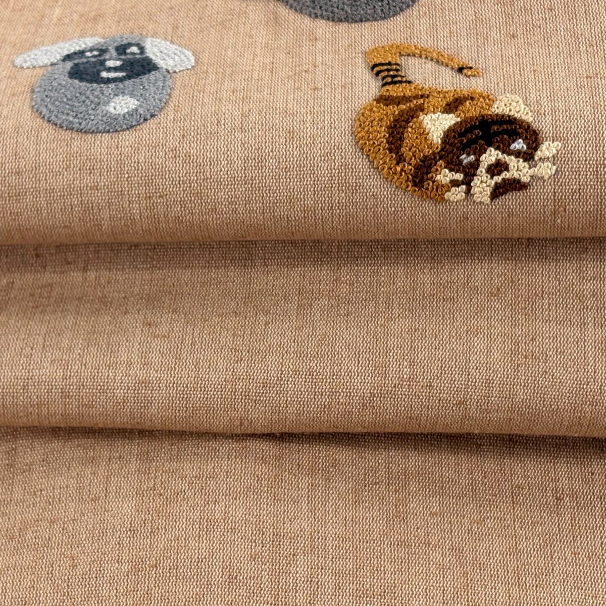 【美品】 名古屋帶 逸品級 紬織織 動物 相良刺繡 薄茶 純蠶絲