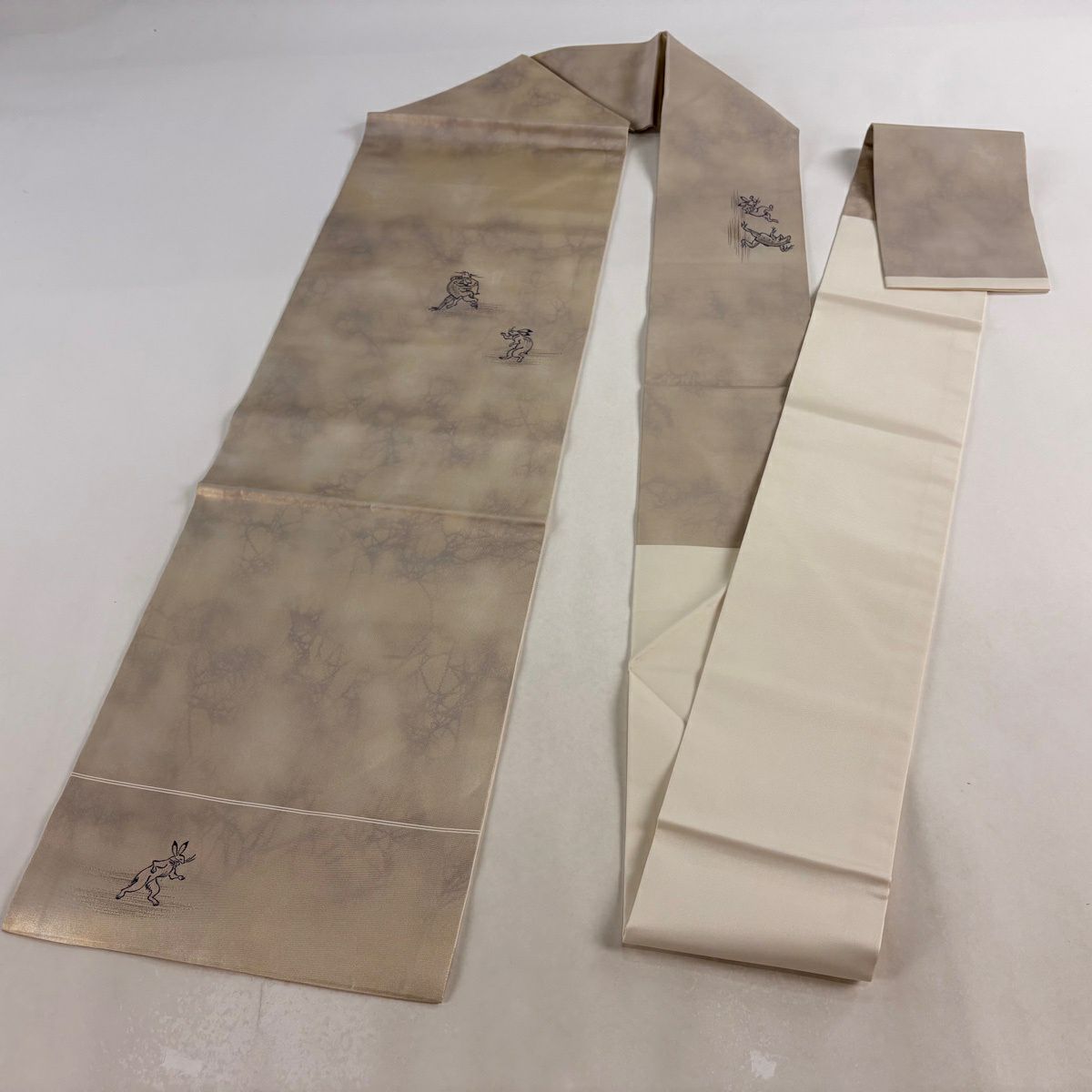 【美品】 名古屋帶 逸品級 附有落款 鳥獸戲畫 金金箔 淺茶 純蠶絲
