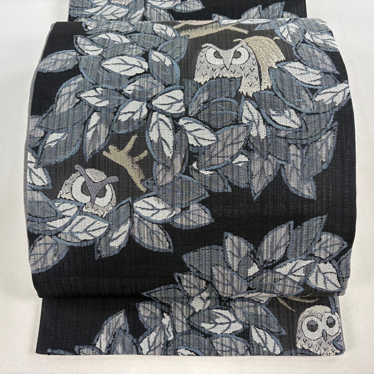 【美品】 袋帶 逸品級 貓頭鷹 枝葉 金金箔 墨 黑色 お太鼓柄 純蠶絲