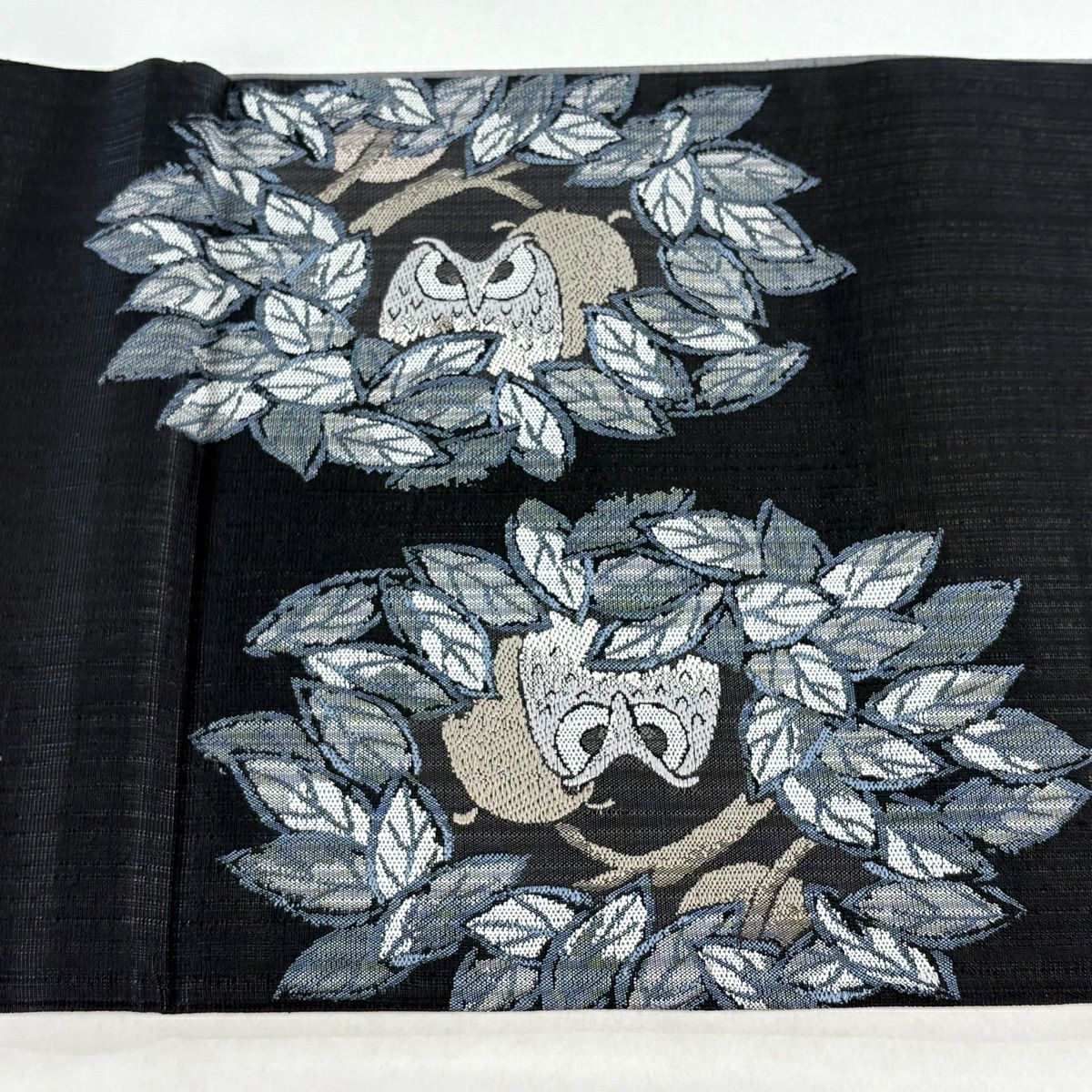 【美品】 袋帶 逸品級 貓頭鷹 枝葉 金金箔 墨 黑色 お太鼓柄 純蠶絲