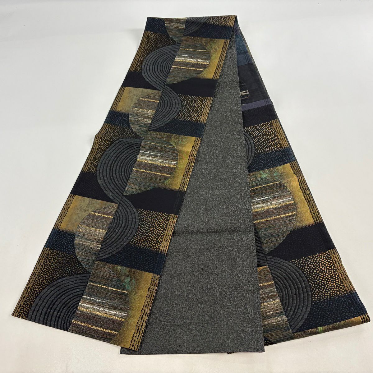 【美品】 袋帶 逸品級 渡文 落款あり 彩纈 幾何學 縞 金絲 金金箔 墨 深藍 六通 純蠶絲