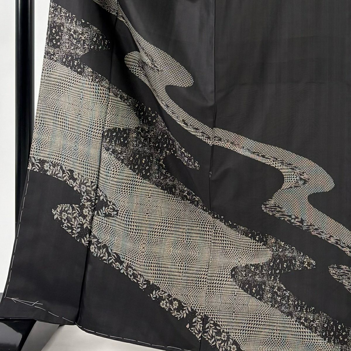 【美品】訪問服 身長166.5cm 袖長68cm L 雙層 紬織織 霞 枝花 墨 黑 純蠶絲 名品級