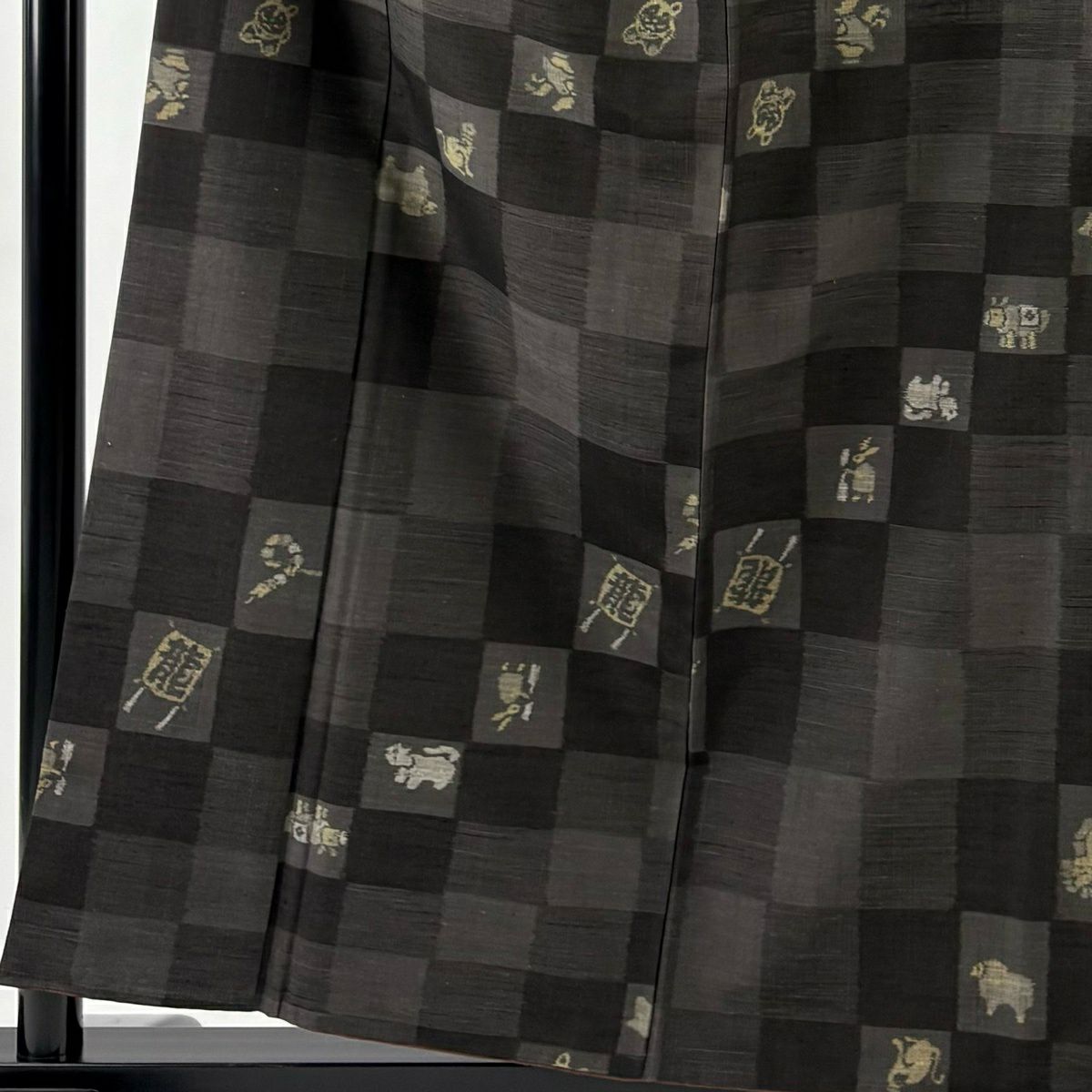 【美品】 紬織 身長158cm 袖長64cm M 雙層 市松樹 干支紋 黑灰 純蠶絲 名品級