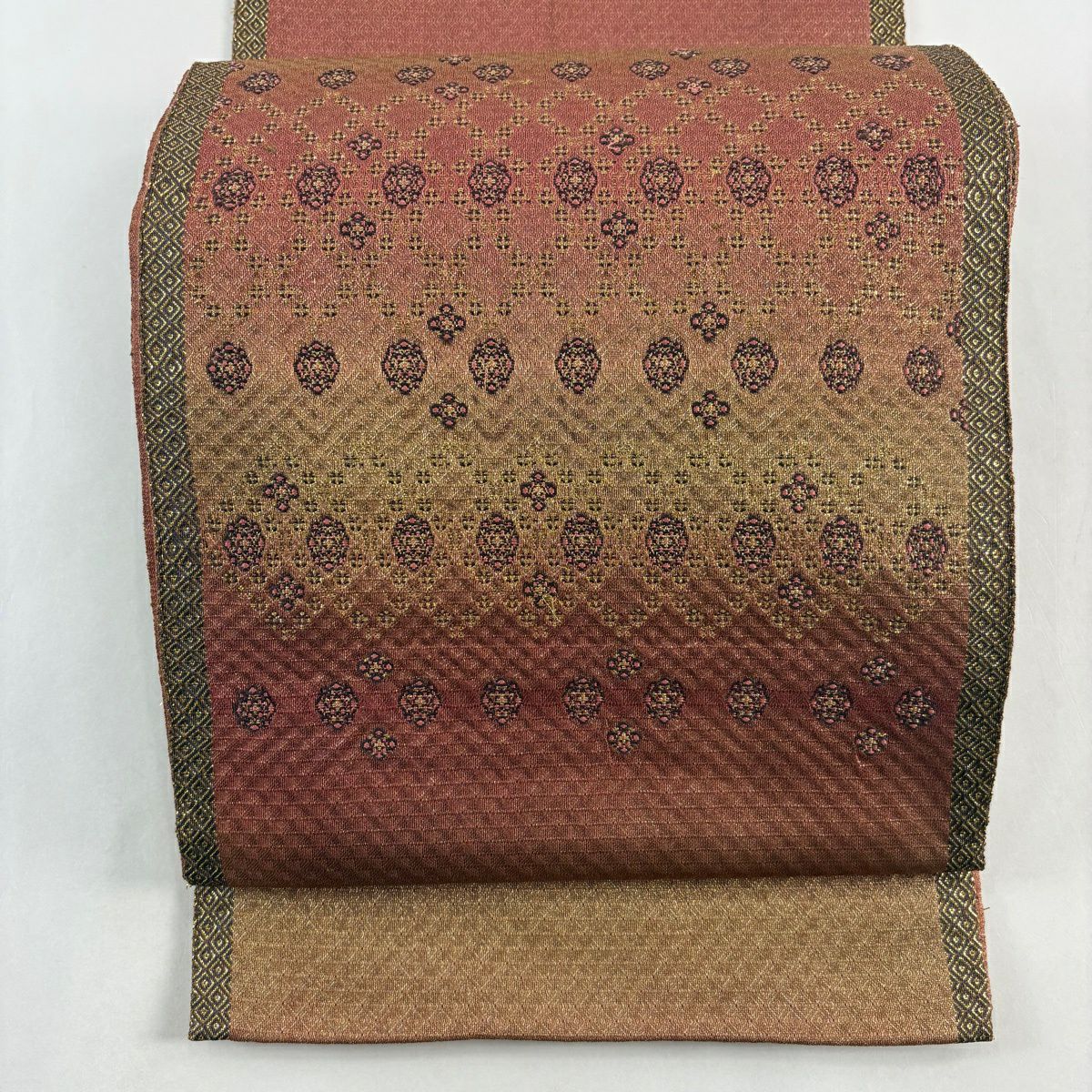 【美品】 袋帶 秀品級 花 菱 金絲 金金箔 茜 紅色 お太鼓圖案 純蠶絲