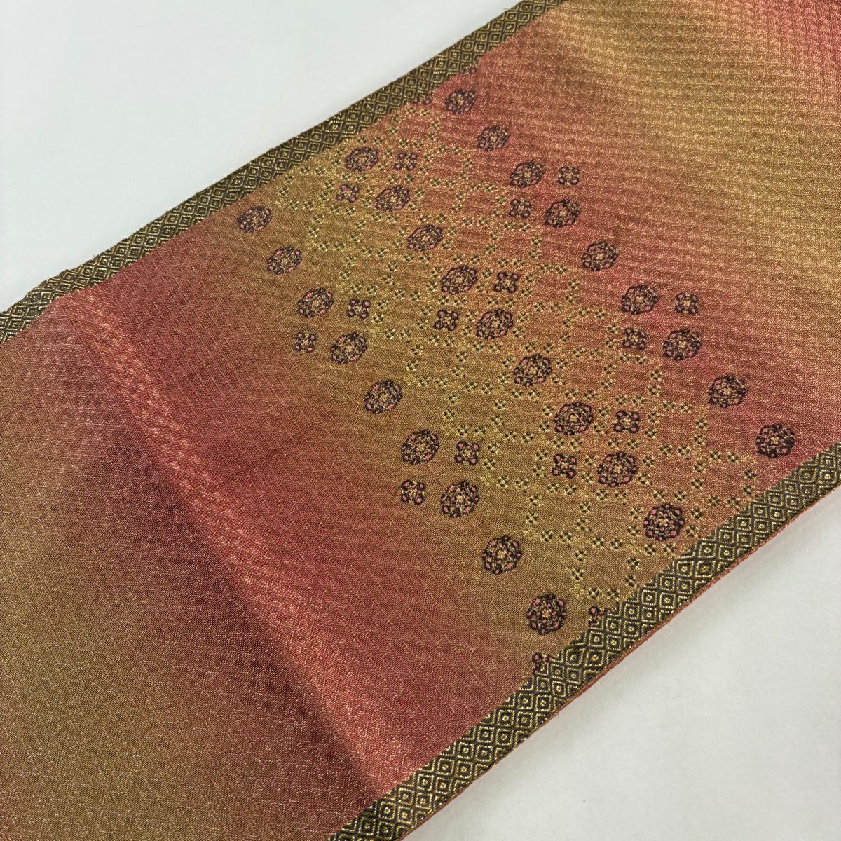 【美品】 袋帶 秀品級 花 菱 金絲 金金箔 茜 紅色 お太鼓圖案 純蠶絲