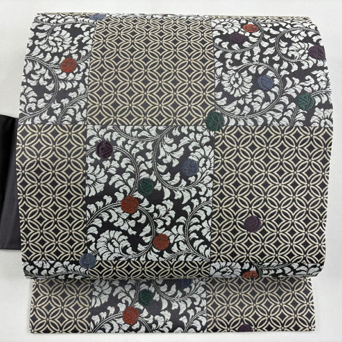 【美品】 名古屋帶 秀品級 唐草紋 七寶紋 刺繡 深紫 純蠶絲