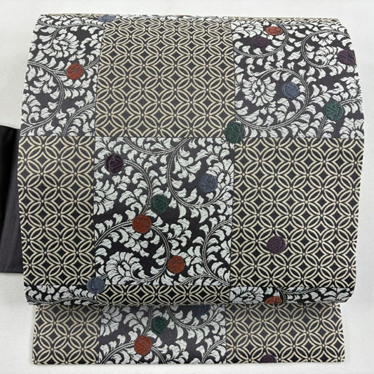 【美品】 名古屋帶 秀品級 唐草紋 七寶紋 刺繡 深紫 純蠶絲
