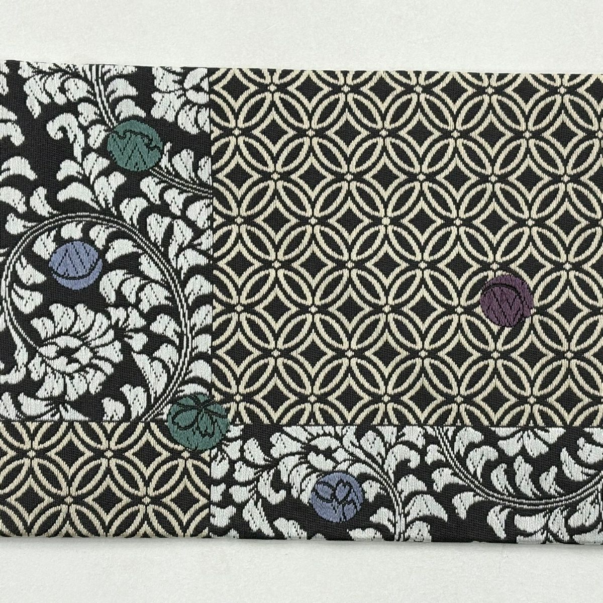 【美品】 名古屋帶 秀品級 唐草紋 七寶紋 刺繡 深紫 純蠶絲