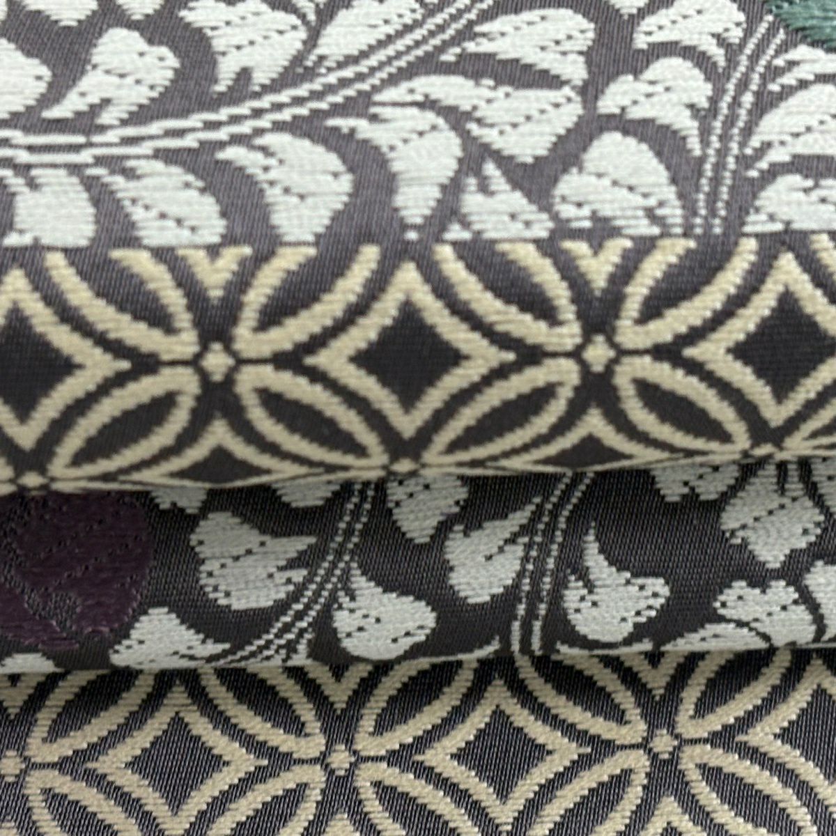 【美品】 名古屋帶 秀品級 唐草紋 七寶紋 刺繡 深紫 純蠶絲