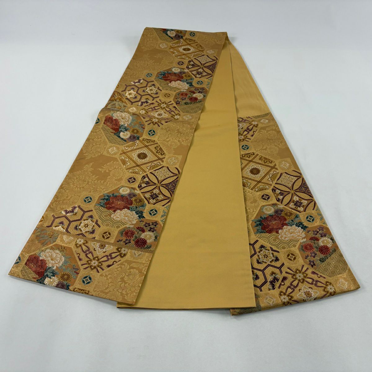 【美品】 袋帶 秀品級 有職圖案 草花紋 金線 金金箔 山吹茶 六通 純蠶絲