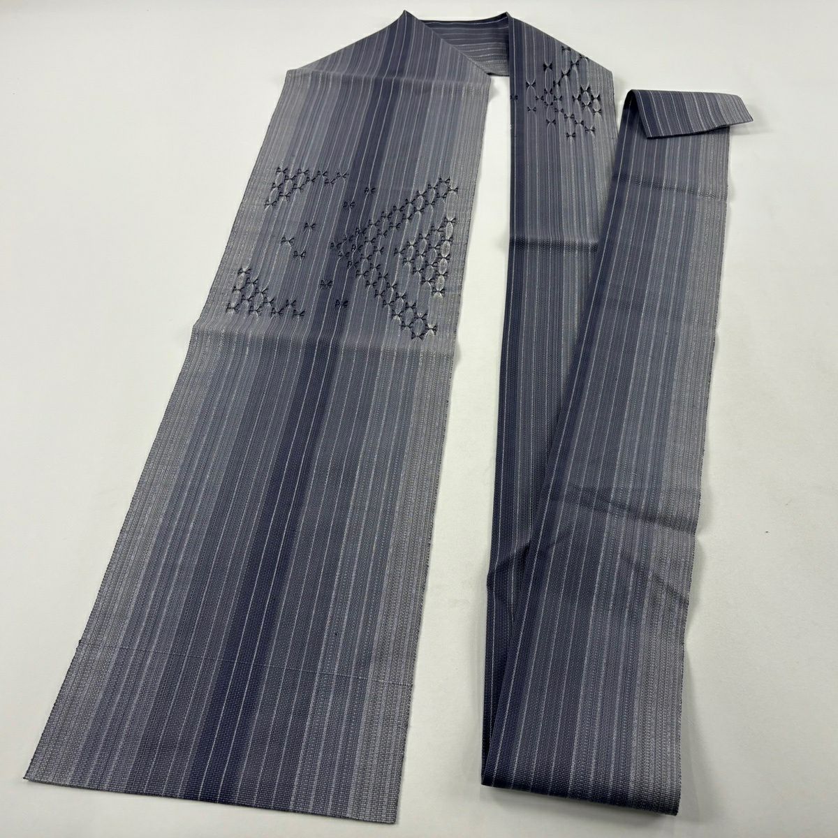 【美品】 名古屋帶 秀品級 幾何學 細條紋 銀通 灰紫 純蠶絲